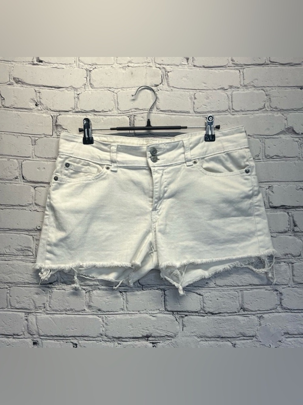 Signature Levi Strauss Women's White Shorts Size 8